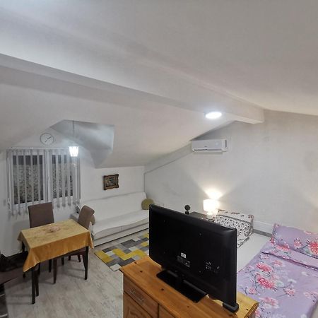 White Apartment Sarajevo - Free Parking Exterior photo
