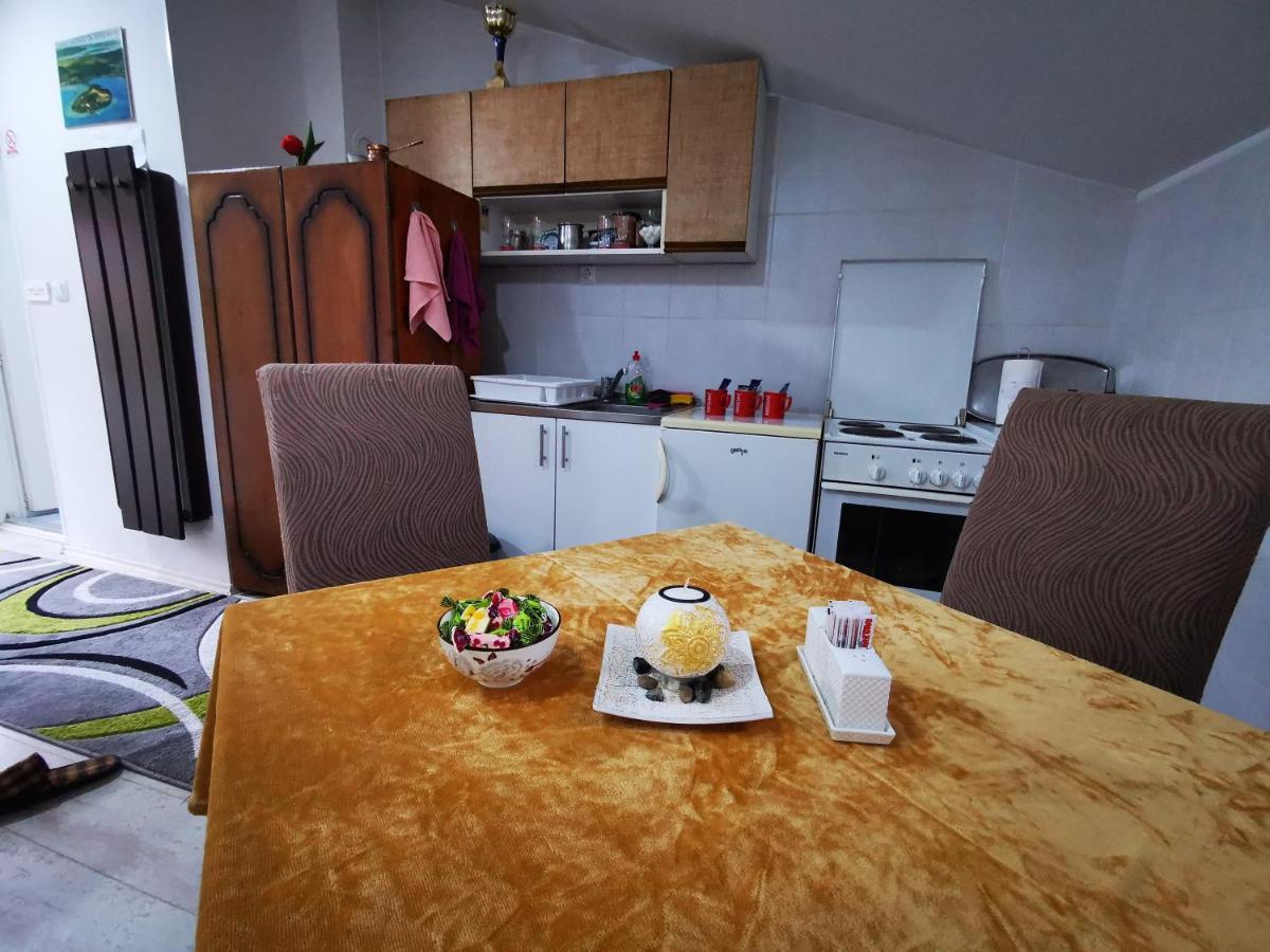 White Apartment Sarajevo - Free Parking Exterior photo