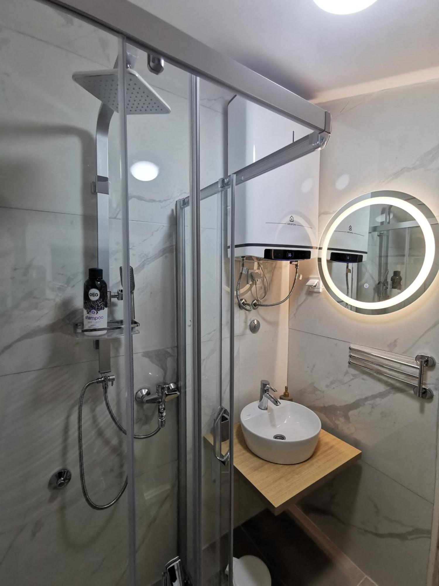 White Apartment Sarajevo - Free Parking Exterior photo