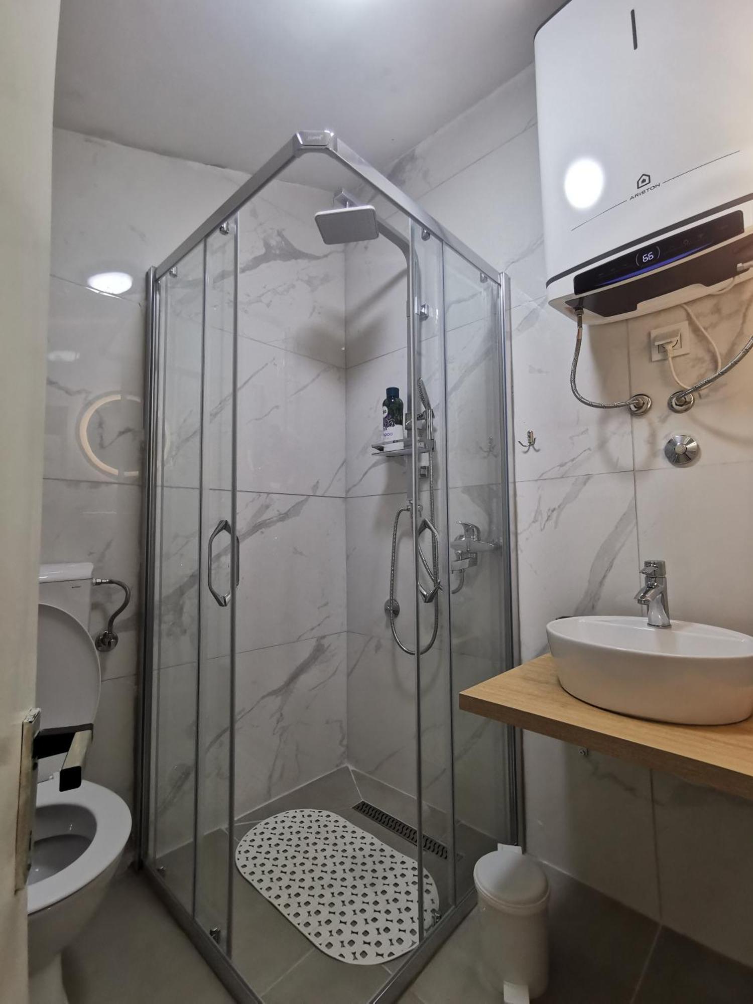 White Apartment Sarajevo - Free Parking Exterior photo