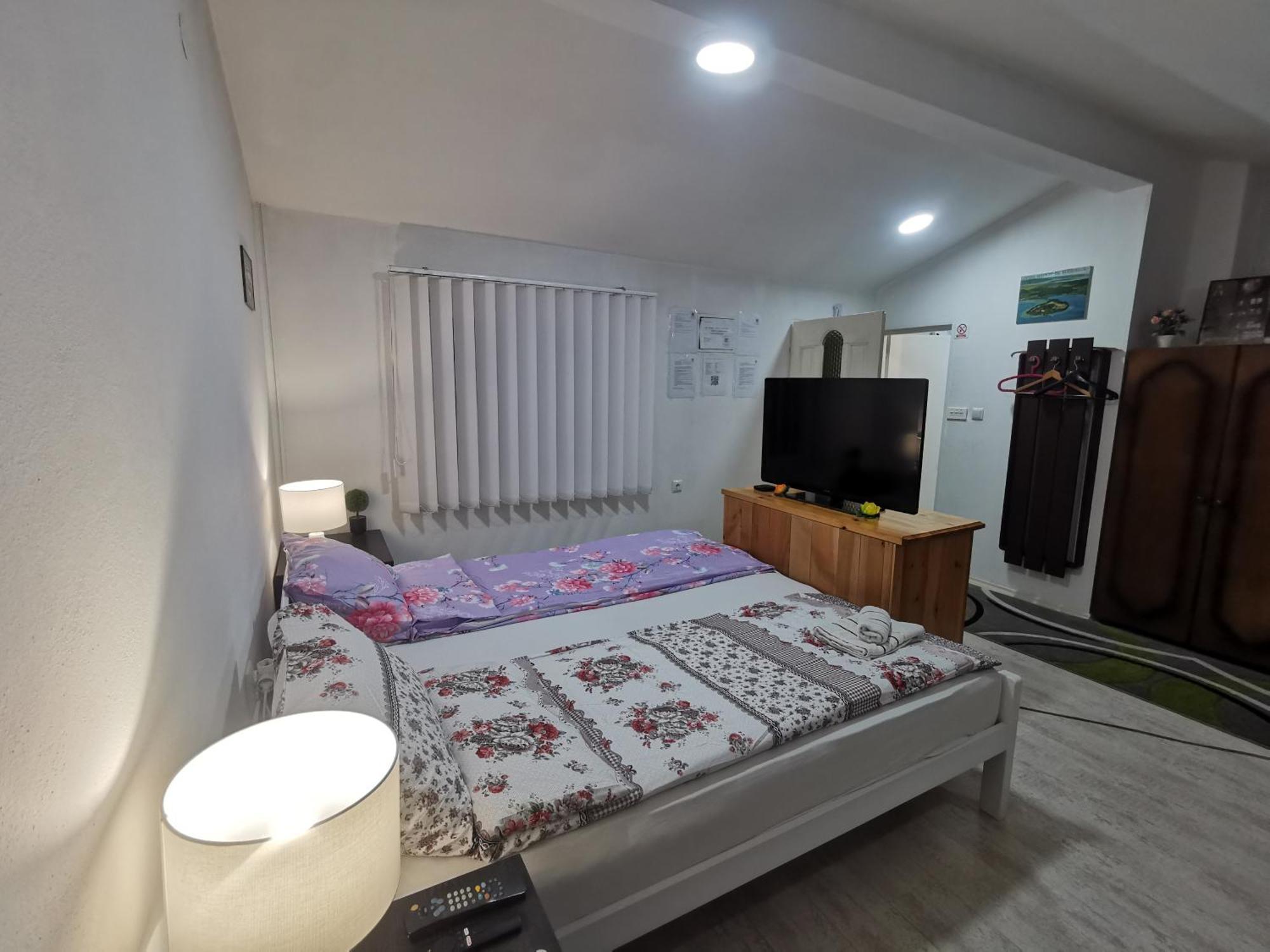 White Apartment Sarajevo - Free Parking Exterior photo